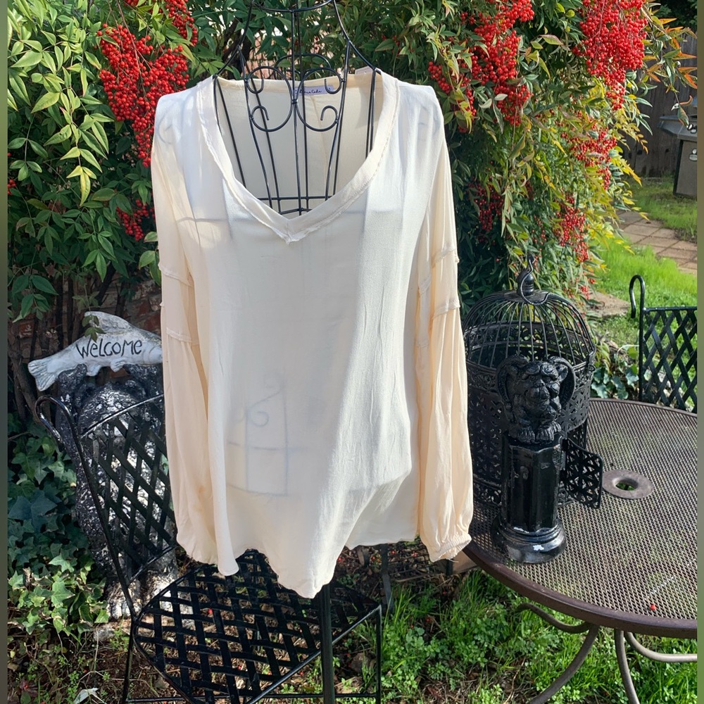 Culture Code , classic V neck T ,a statement sleeve twist in creamy rayon,HP25